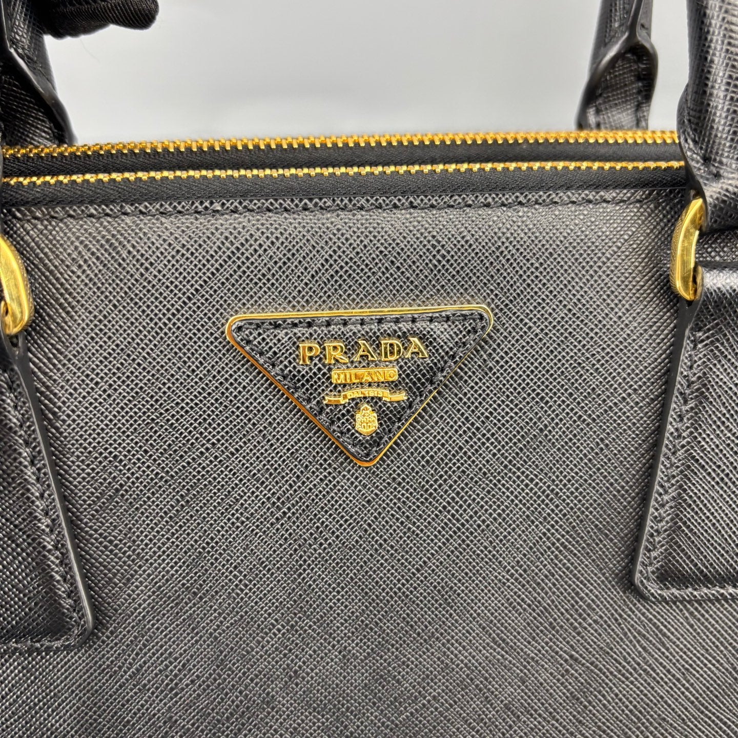 Prada - Galleria - Leather - Black - (medium)
