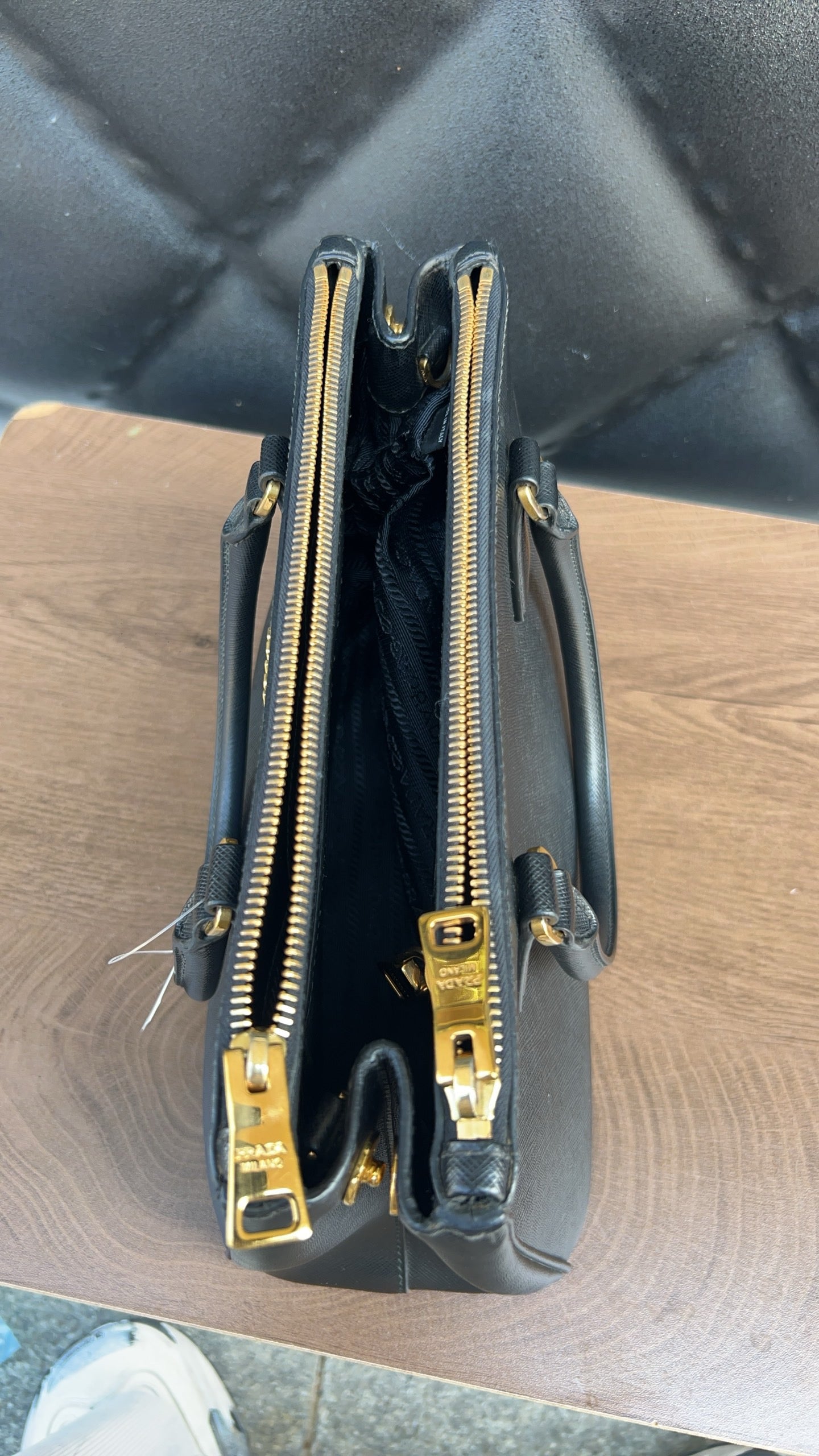 Prada - Galleria - Leather - Black - (medium)