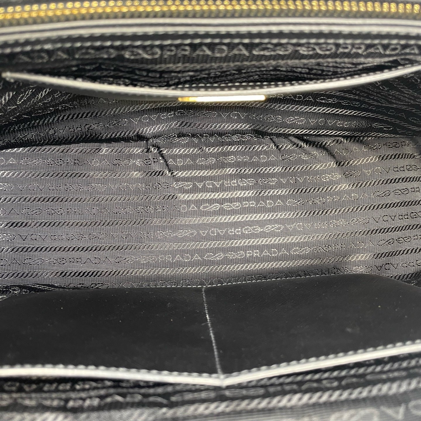 Prada - Galleria - Leather - Black - (medium)