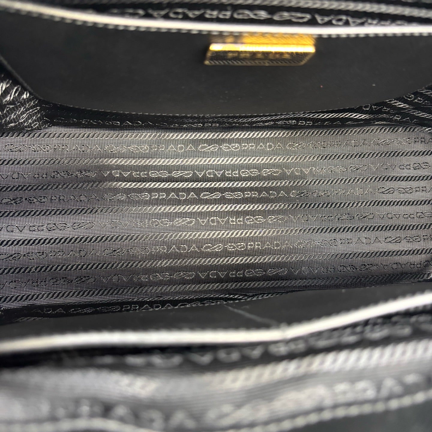 Prada - Galleria - Leather - Black - (medium)