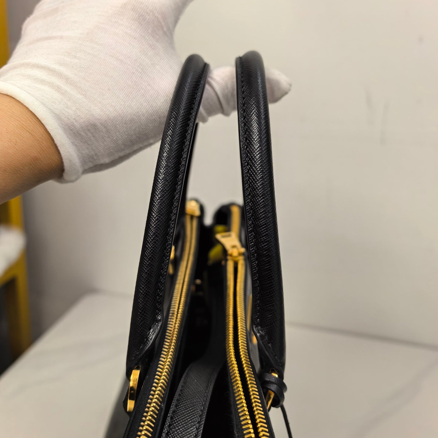 Prada - Galleria - Leather - Black - (medium)