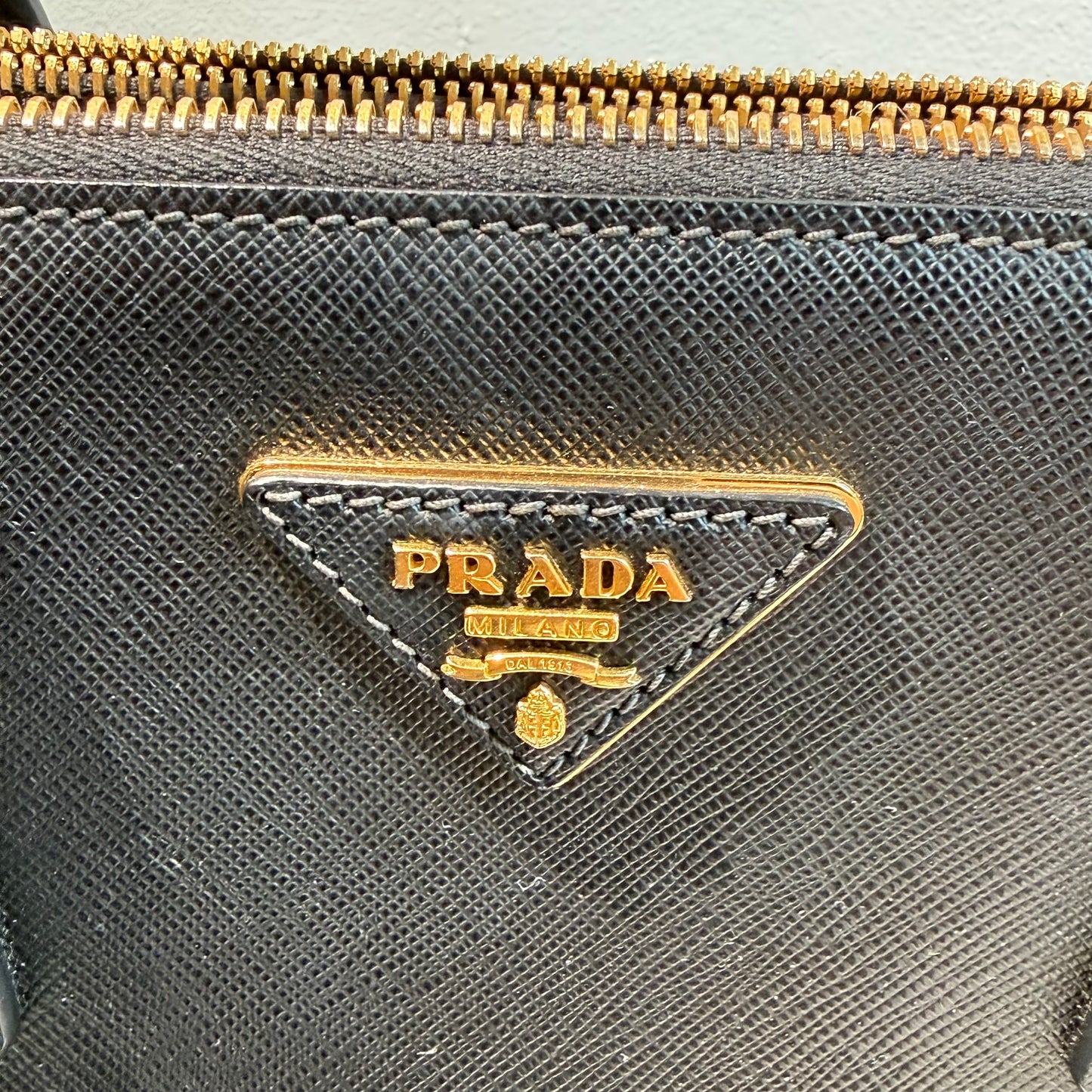 Prada - Galleria - Leather - Black - (medium)