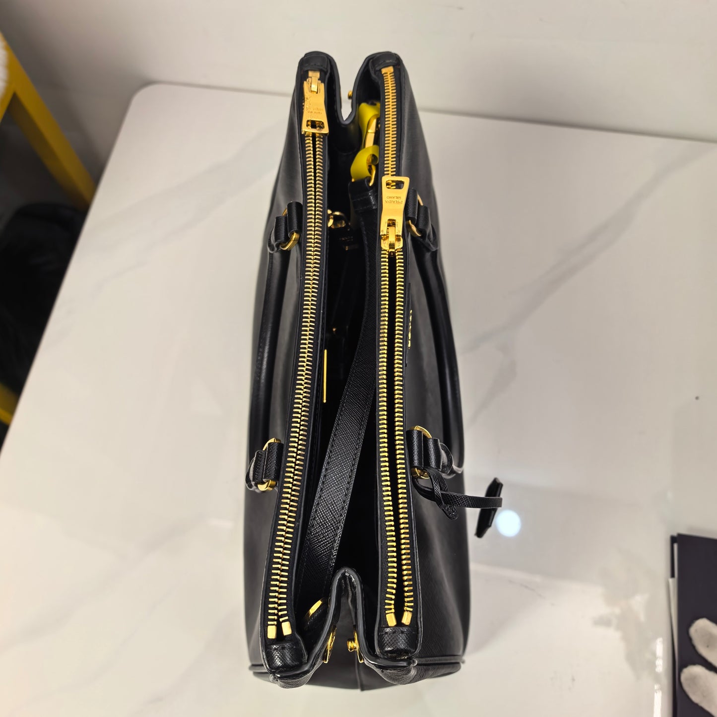 Prada - Galleria - Leather - Black - (medium)
