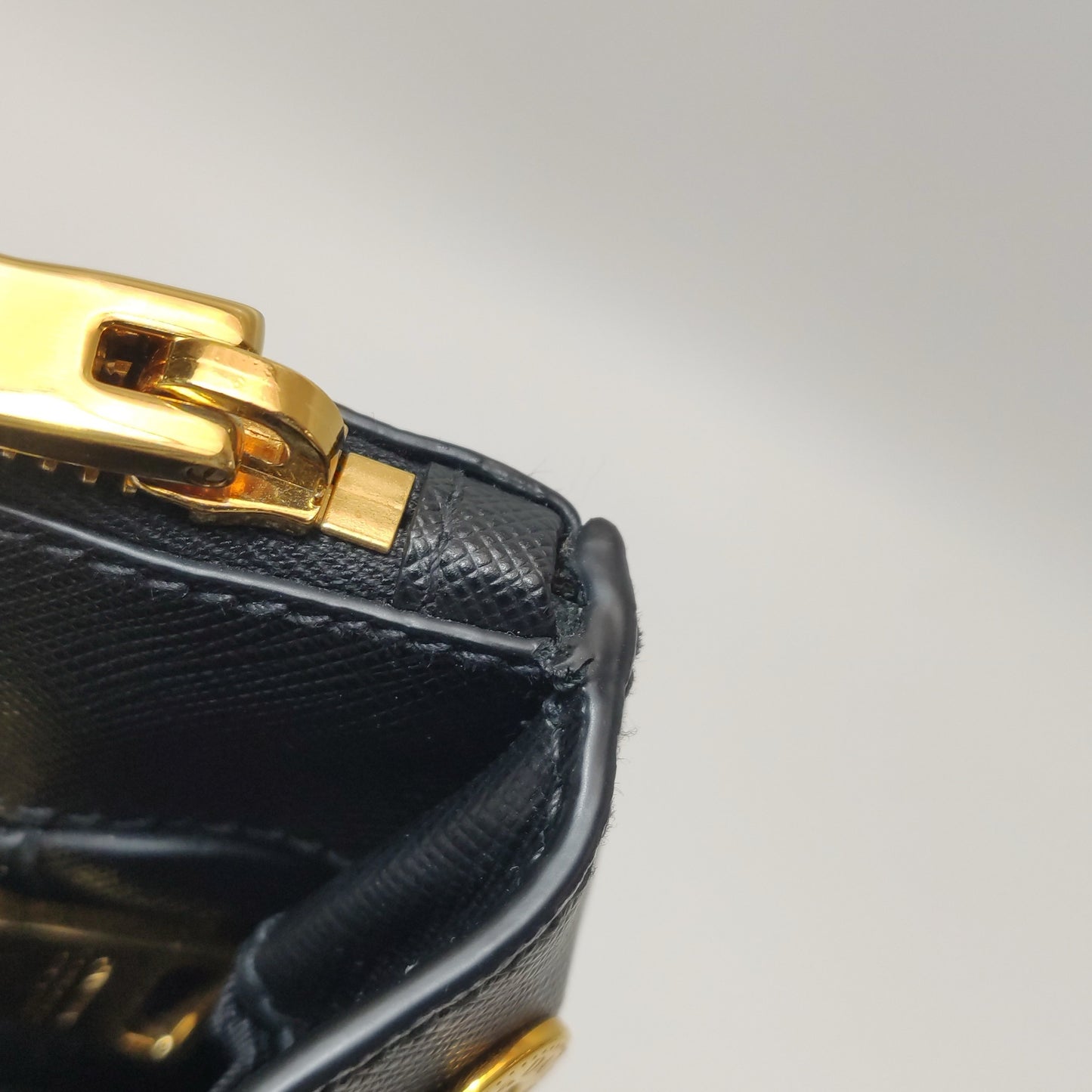 Prada - Galleria - Leather - Black - (Medium)