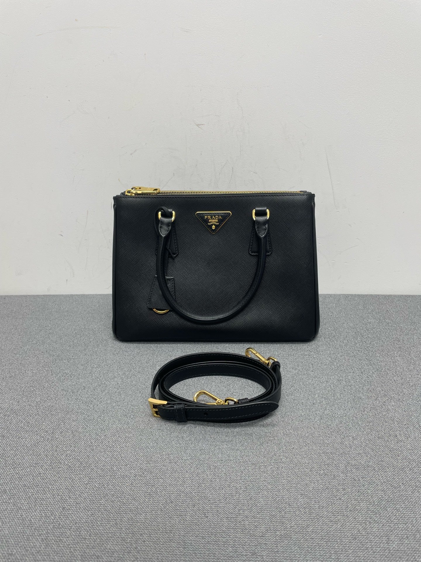 Prada - Galleria - Leather - Black - (small)