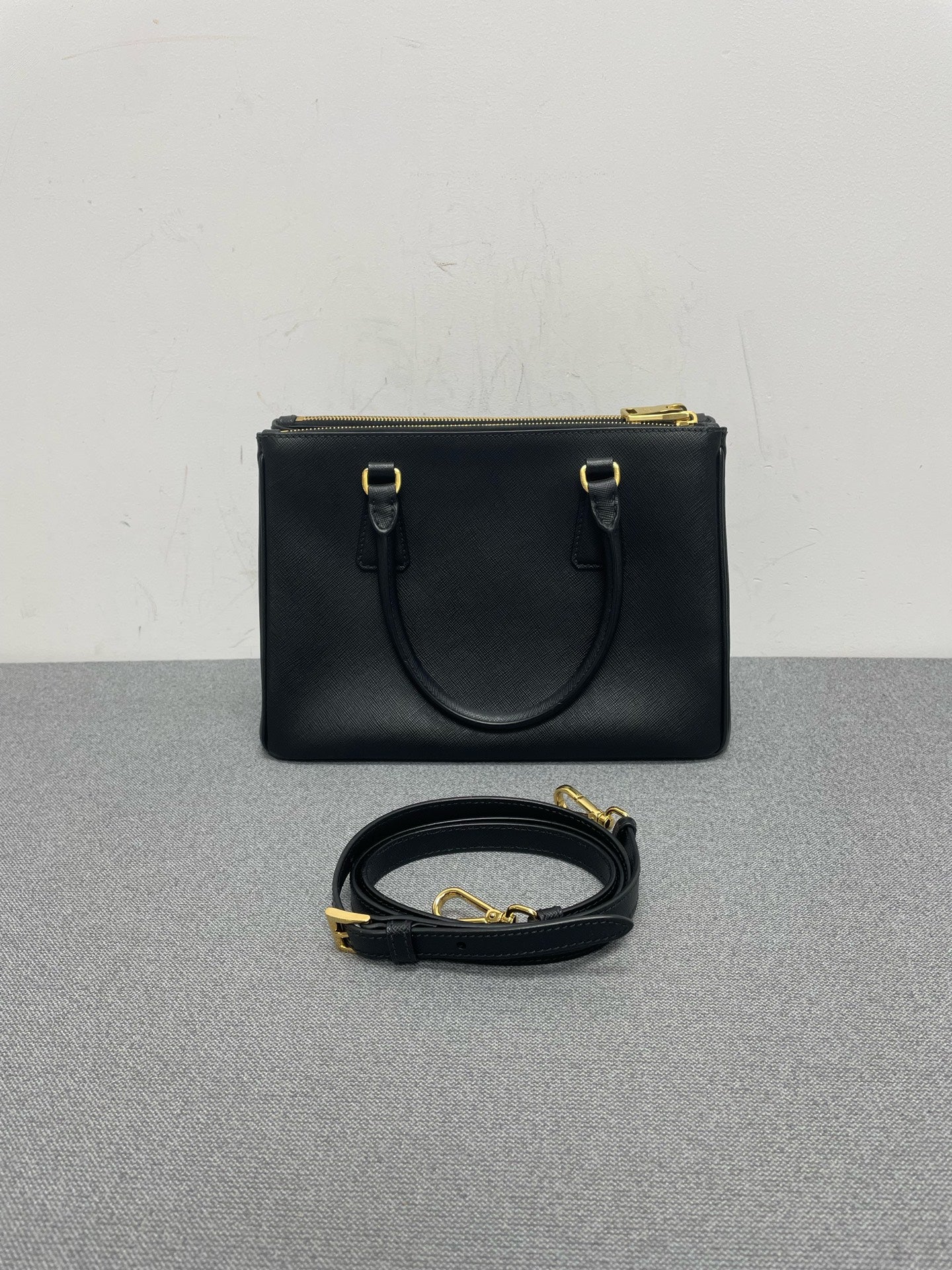Prada - Galleria - Leather - Black - (small)