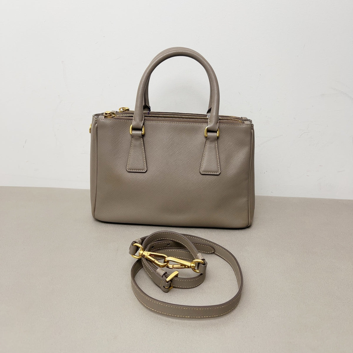 Prada - Galleria - Leather - Grey - (medium)