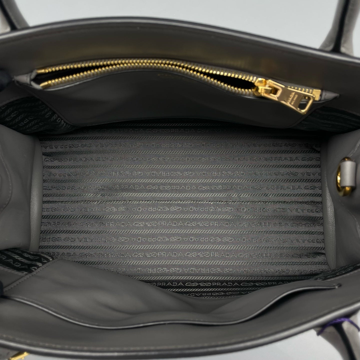Prada - Galleria - Leather - Grey - (medium)