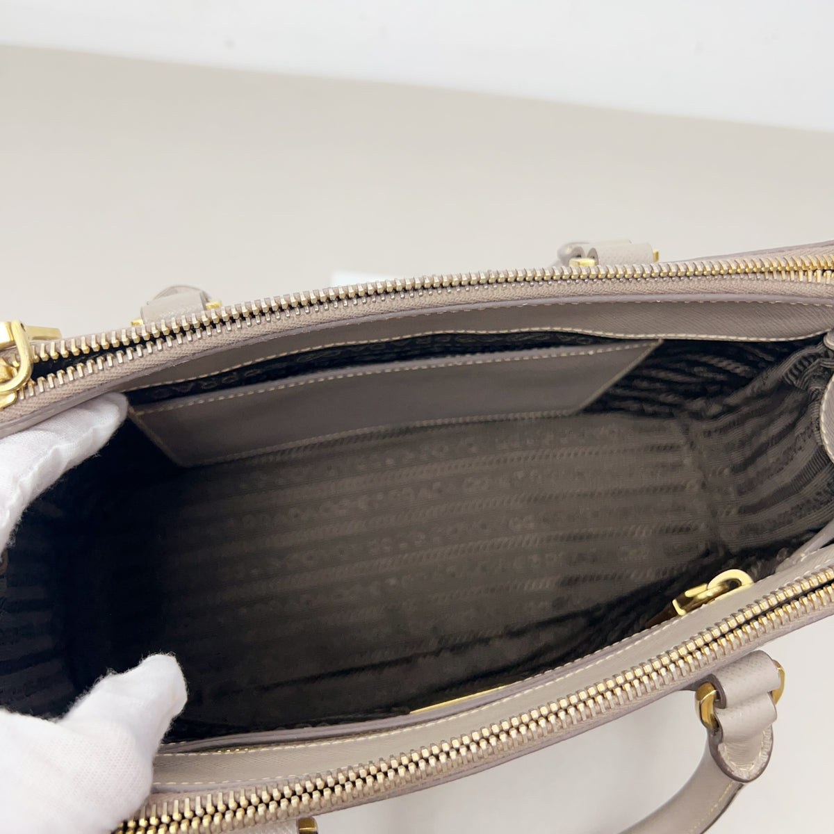 Prada - Galleria - Leather - Grey - (medium)