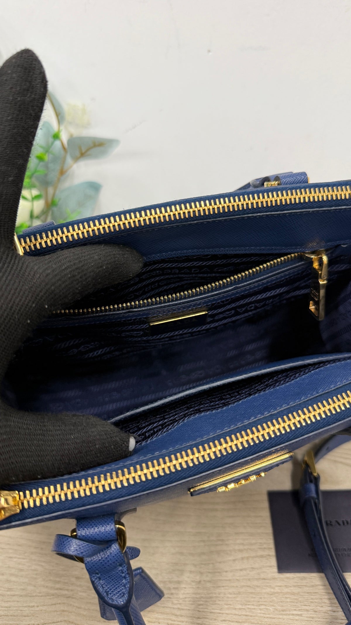 Prada - Galleria - Leather - Navy - (medium)