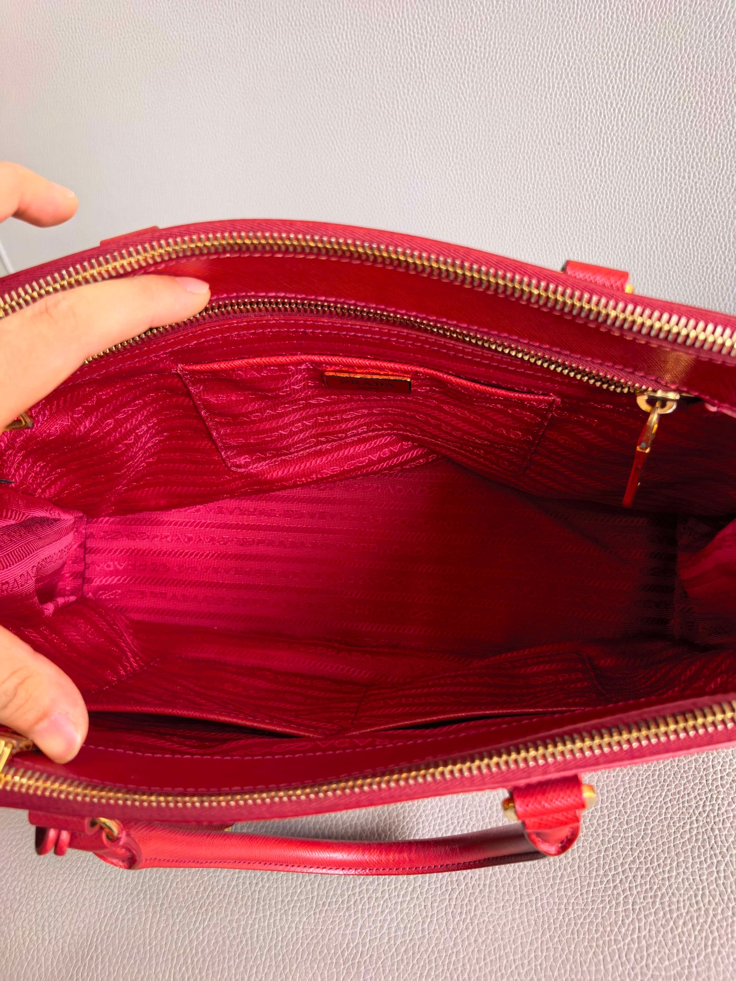 Prada - Galleria - Leather - Red - (medium)