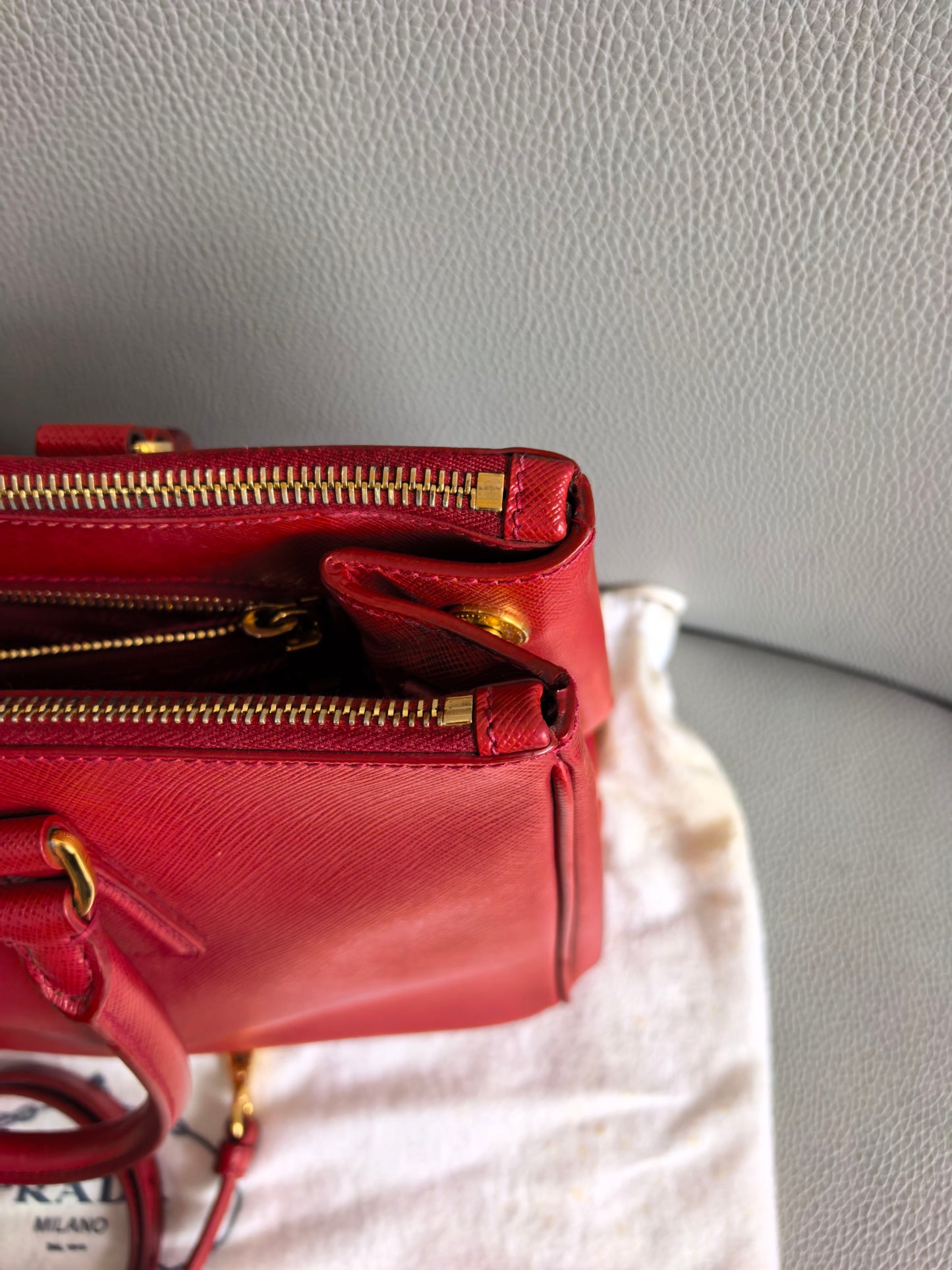 Prada - Galleria - Leather - Red - (medium)