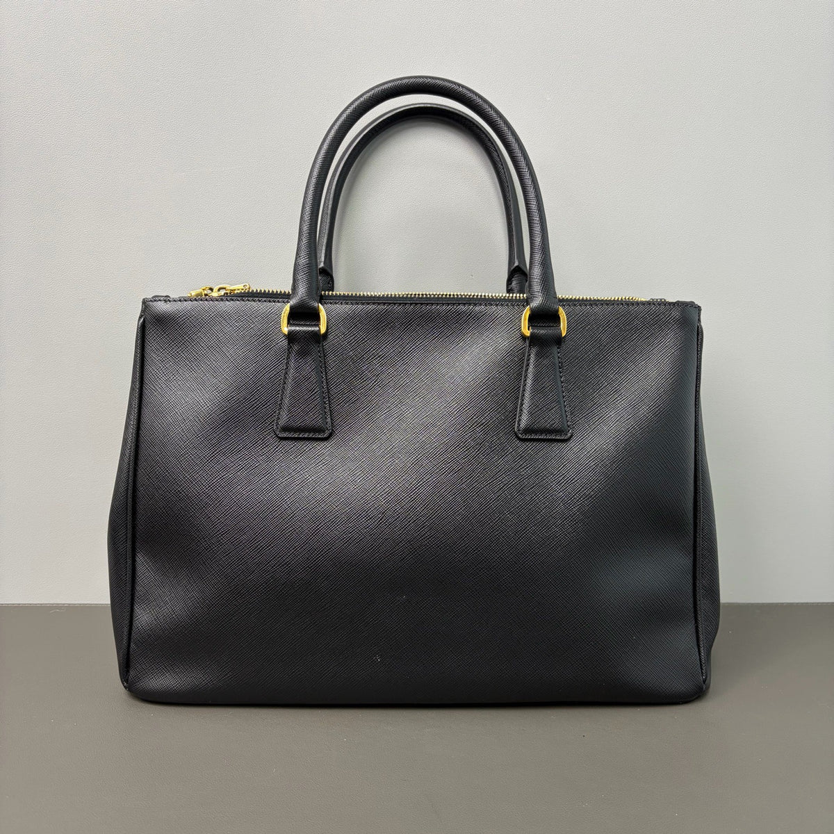 Prada - Galleria Medium Saffiano Leather Tote - Black - (medium)
