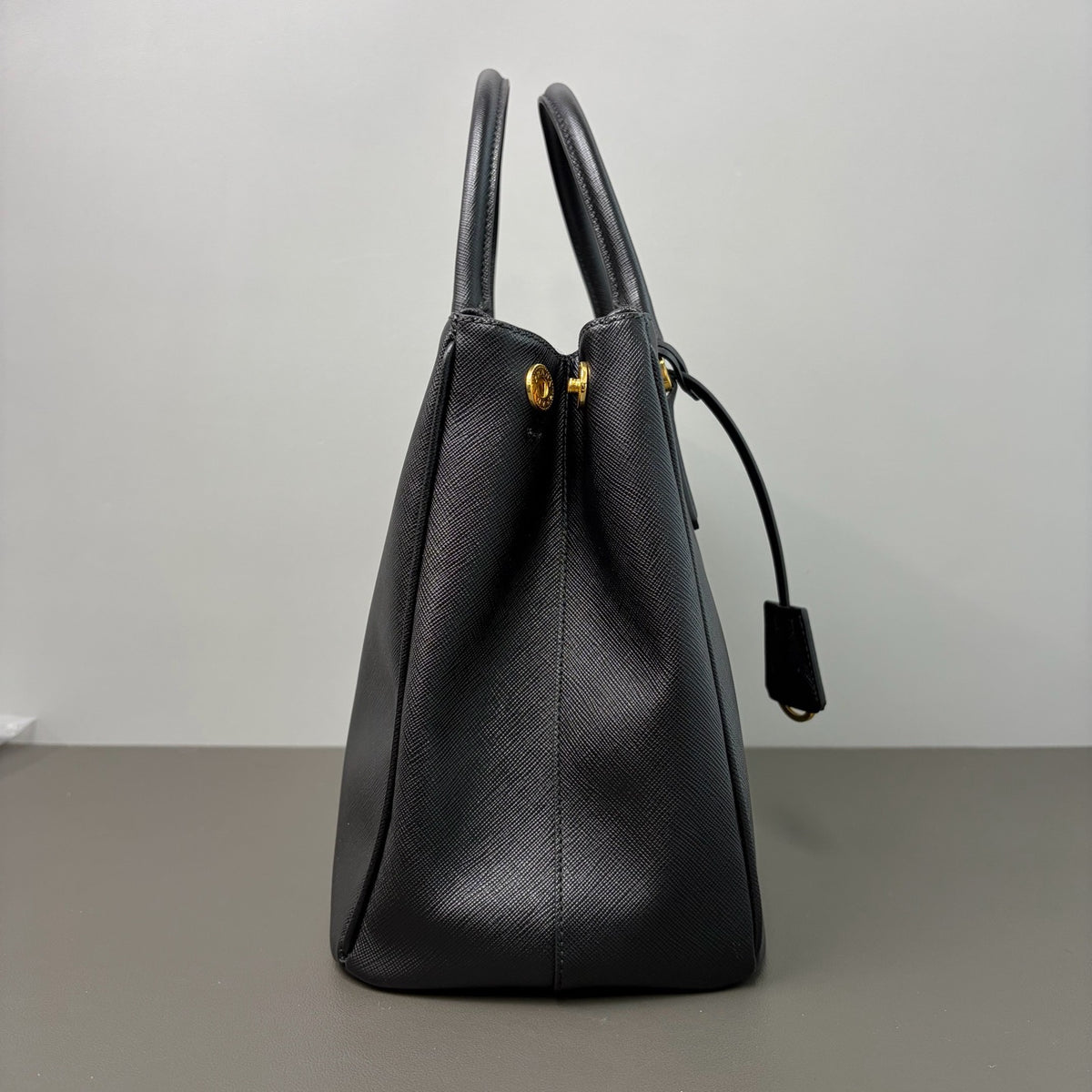 Prada - Galleria Medium Saffiano Leather Tote - Black - (medium)