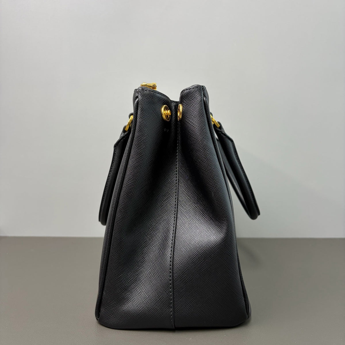 Prada - Galleria Medium Saffiano Leather Tote - Black - (medium)