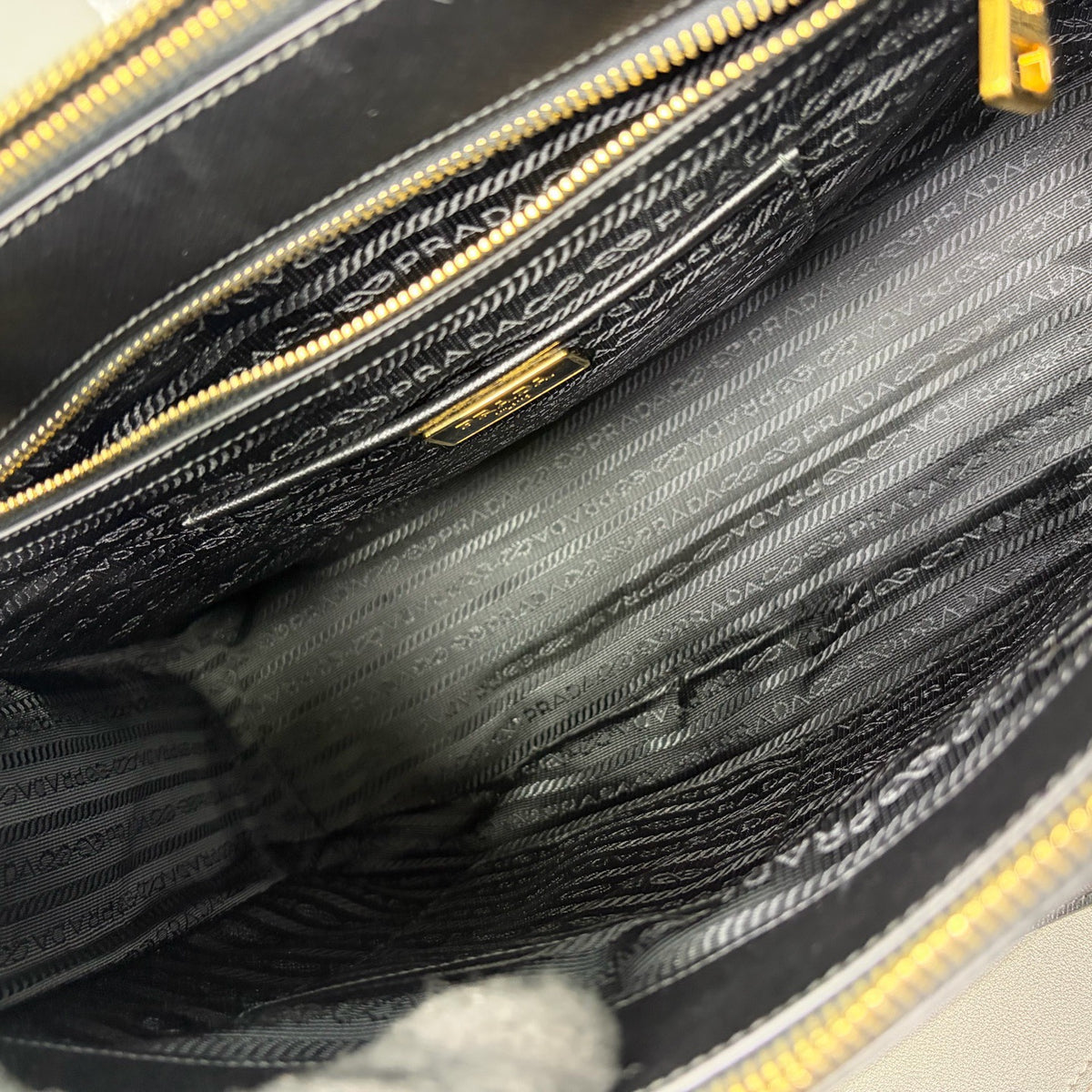 Prada - Galleria Medium Saffiano Leather Tote - Black - (medium)