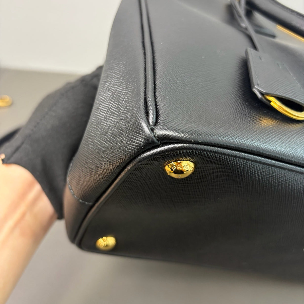 Prada - Galleria Medium Saffiano Leather Tote - Black - (medium)
