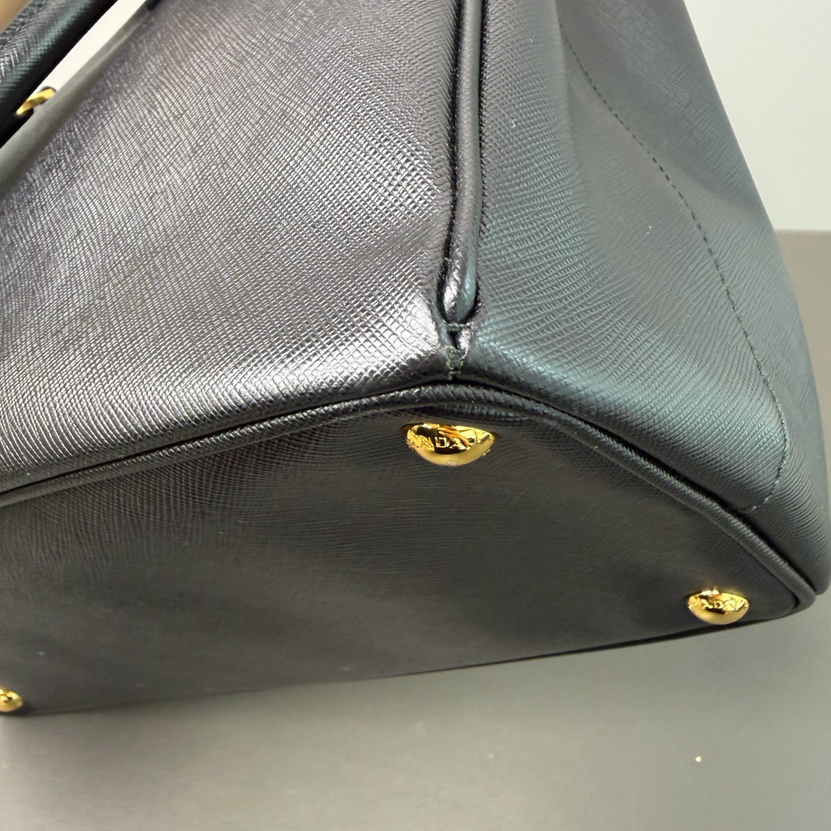 Prada - Galleria Medium Saffiano Leather Tote - Black - (medium)