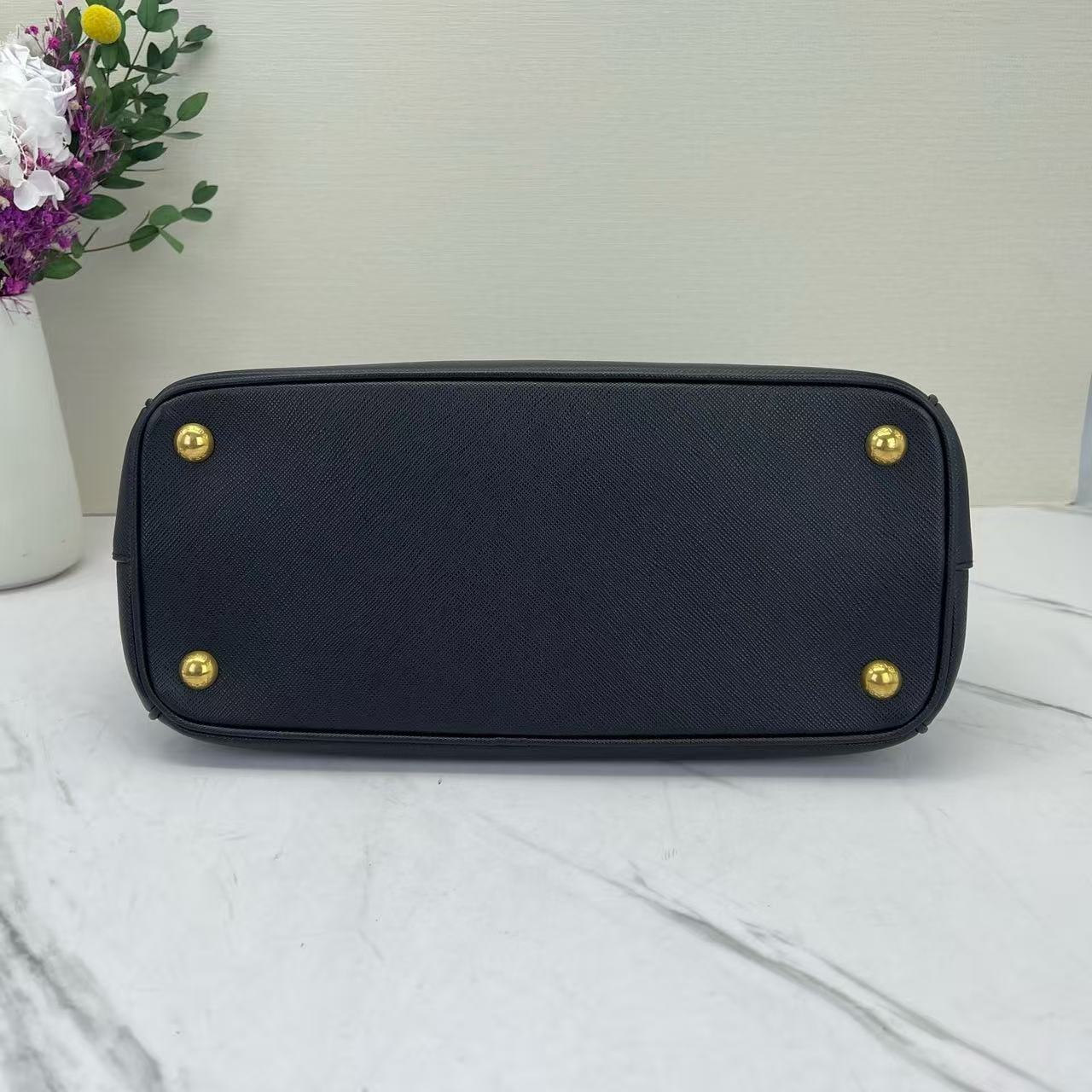 Prada - Galleria - Saffiano leather - Black with Gold-Tone Hardware - (Small)