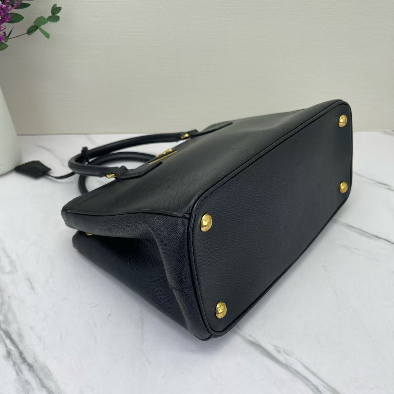 Prada - Galleria - Saffiano leather - Black with Gold-Tone Hardware - (Small)