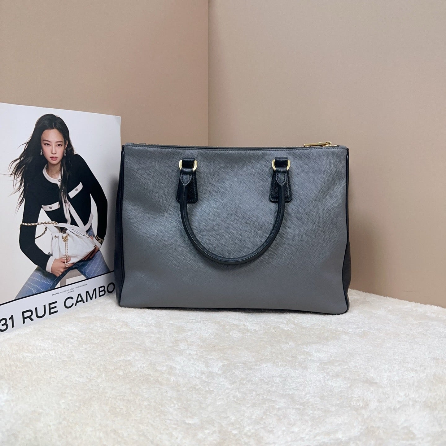 Prada - Galleria - Saffiano leather - Grey with Black accents - (Large)