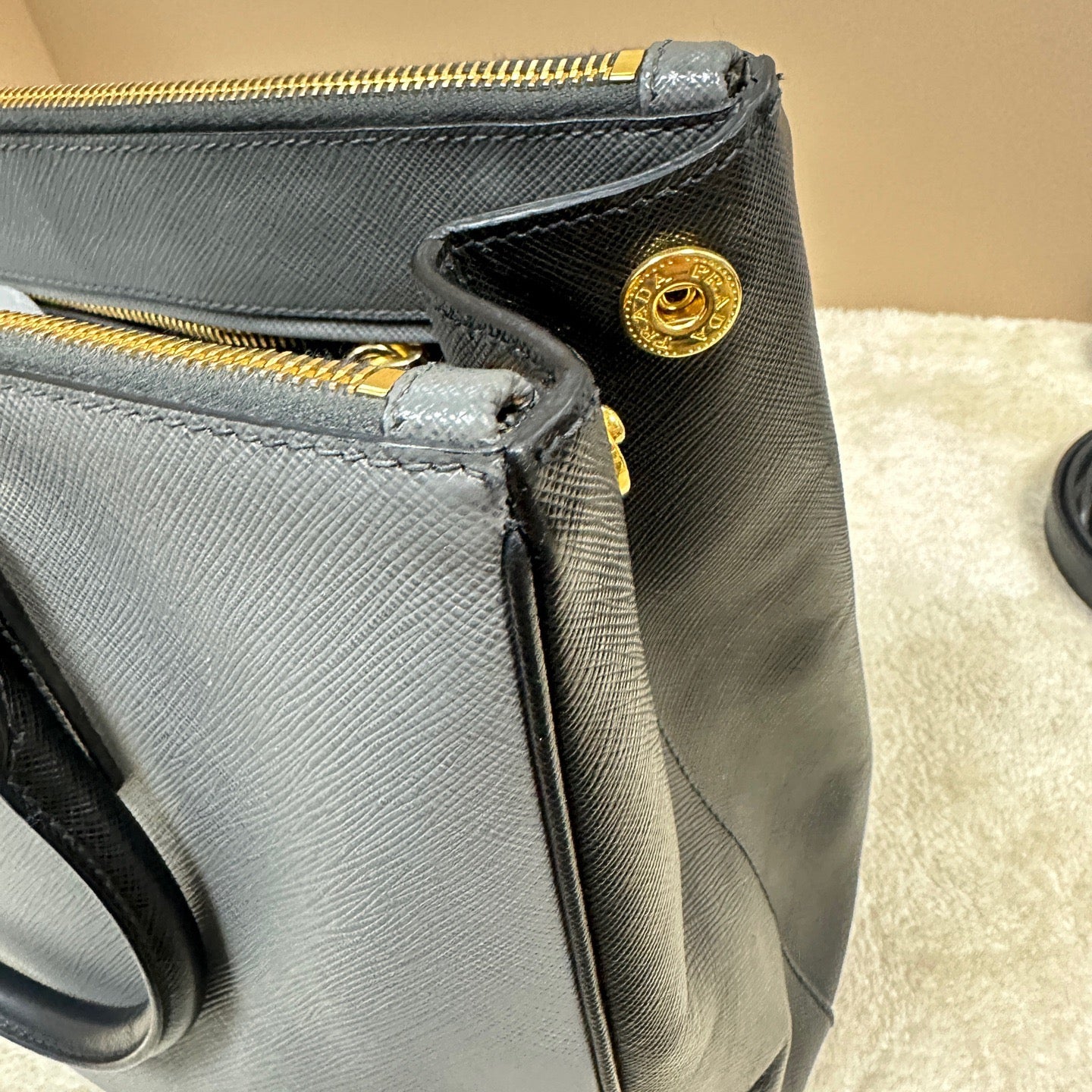 Prada - Galleria - Saffiano leather - Grey with Black accents - (Large)