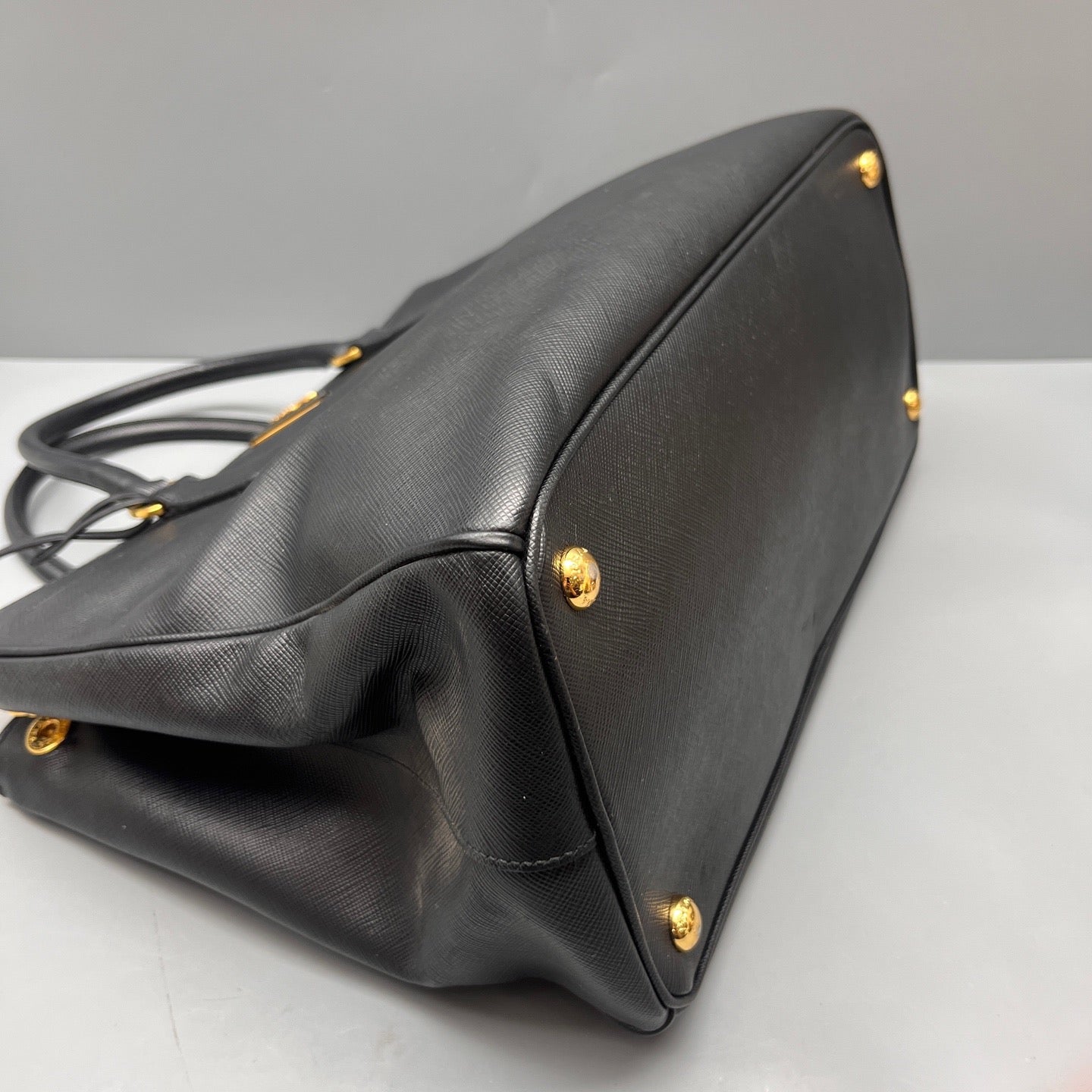 Prada - Galleria Saffiano Lux Tote - Saffiano leather - Black - (medium)