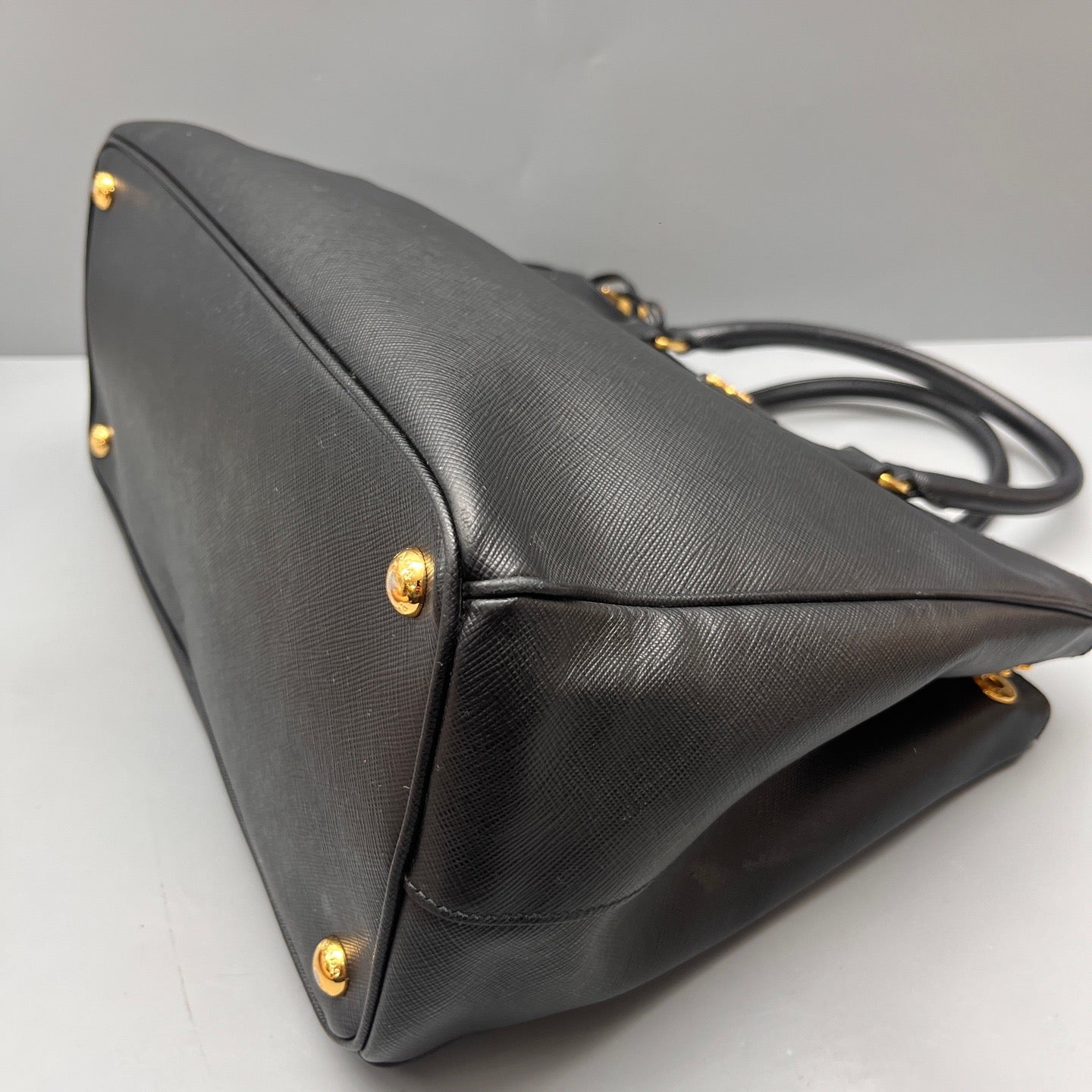 Prada - Galleria Saffiano Lux Tote - Saffiano leather - Black - (medium)