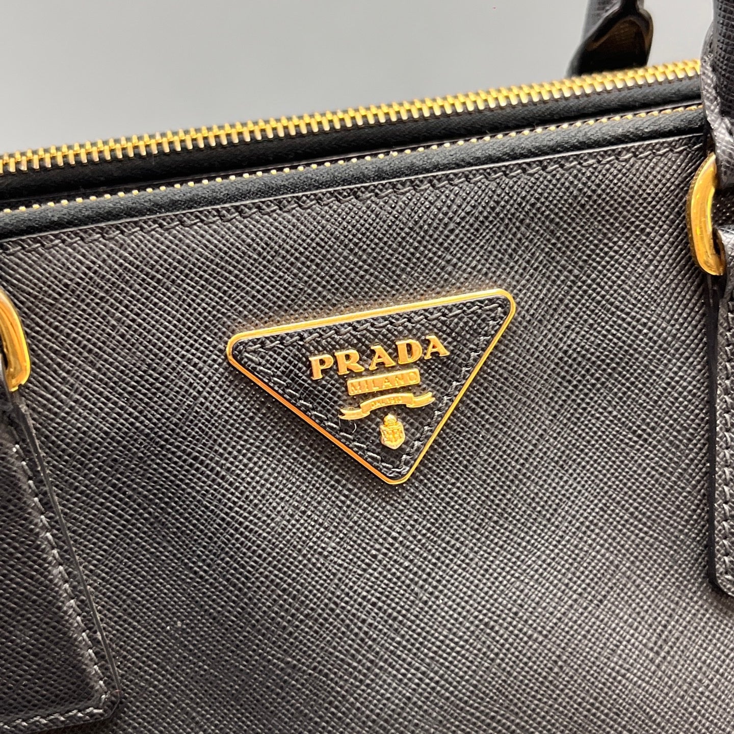 Prada - Galleria Saffiano Lux Tote - Saffiano leather - Black - (medium)