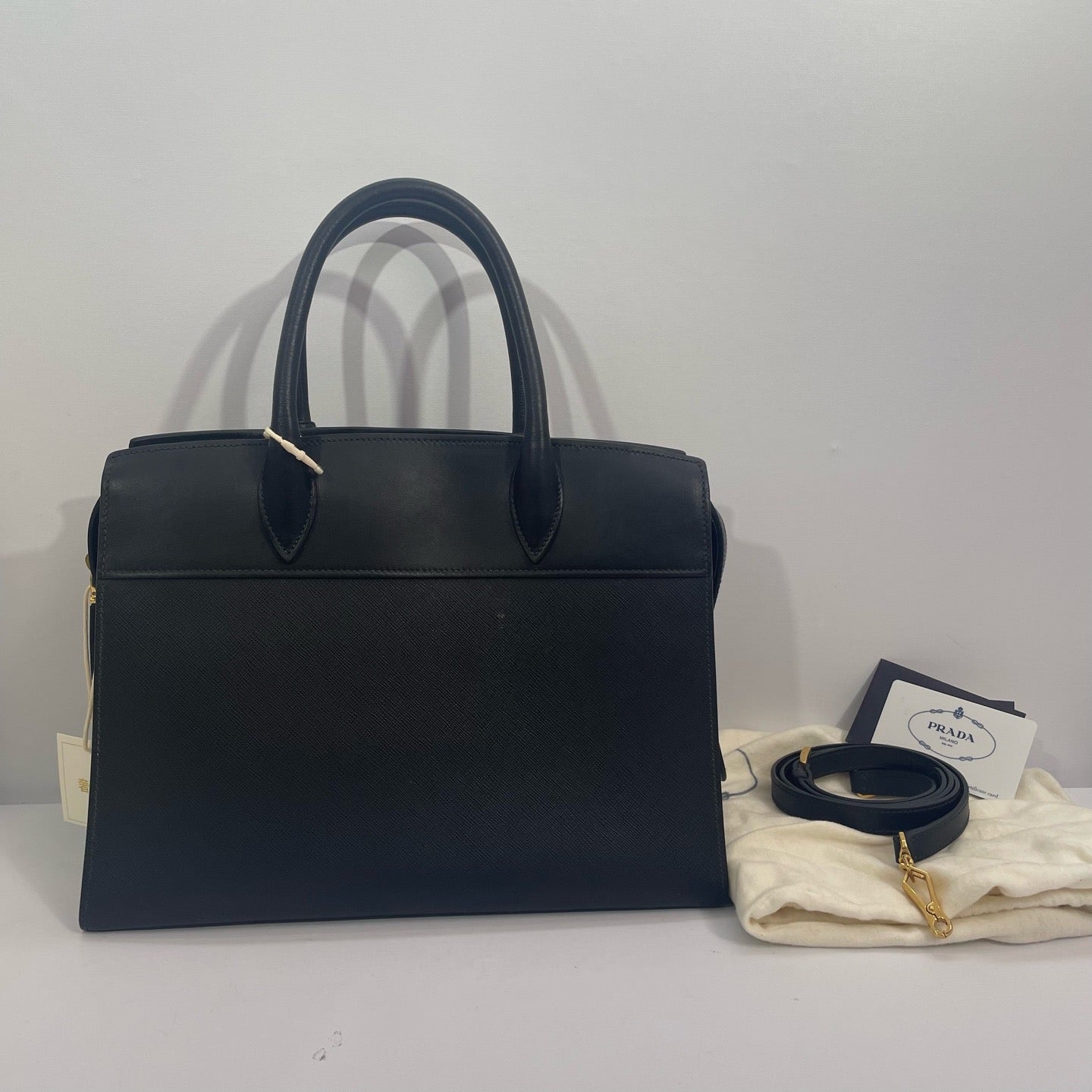 Prada - Galleria (Saffiano Lux Tote) - Saffiano leather - Black with Gold-Tone Hardware - (medium)