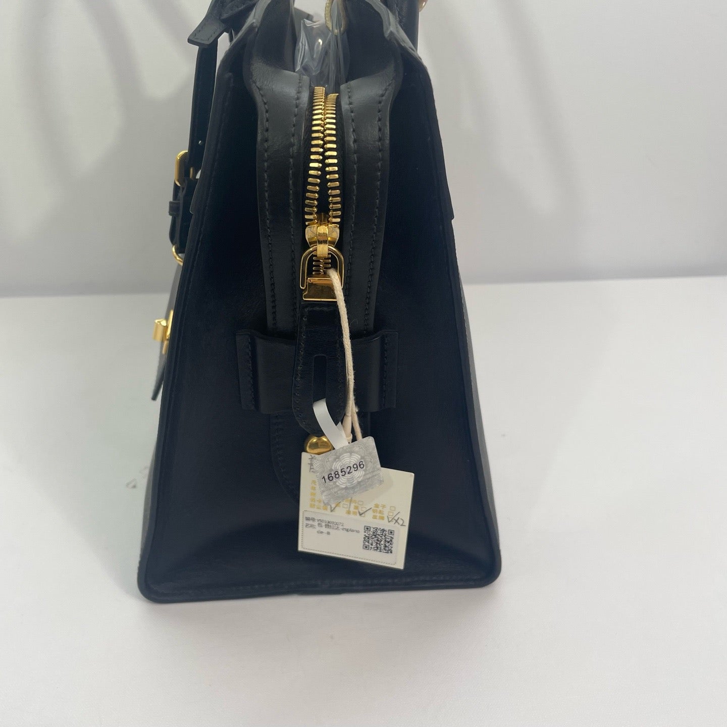 Prada - Galleria (Saffiano Lux Tote) - Saffiano leather - Black with Gold-Tone Hardware - (medium)