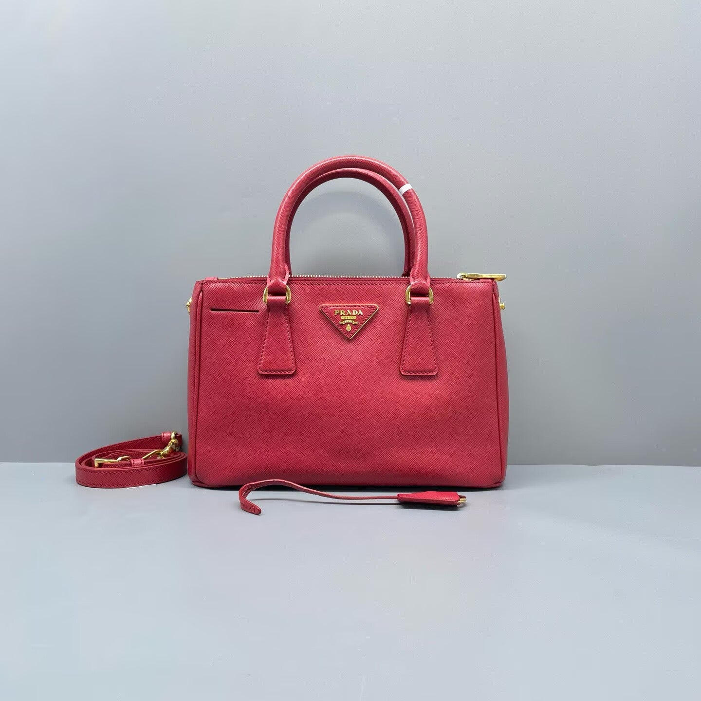 Prada - Galleria Saffiano Lux Tote - Saffiano leather - Red with Gold-Tone Hardware - (small)