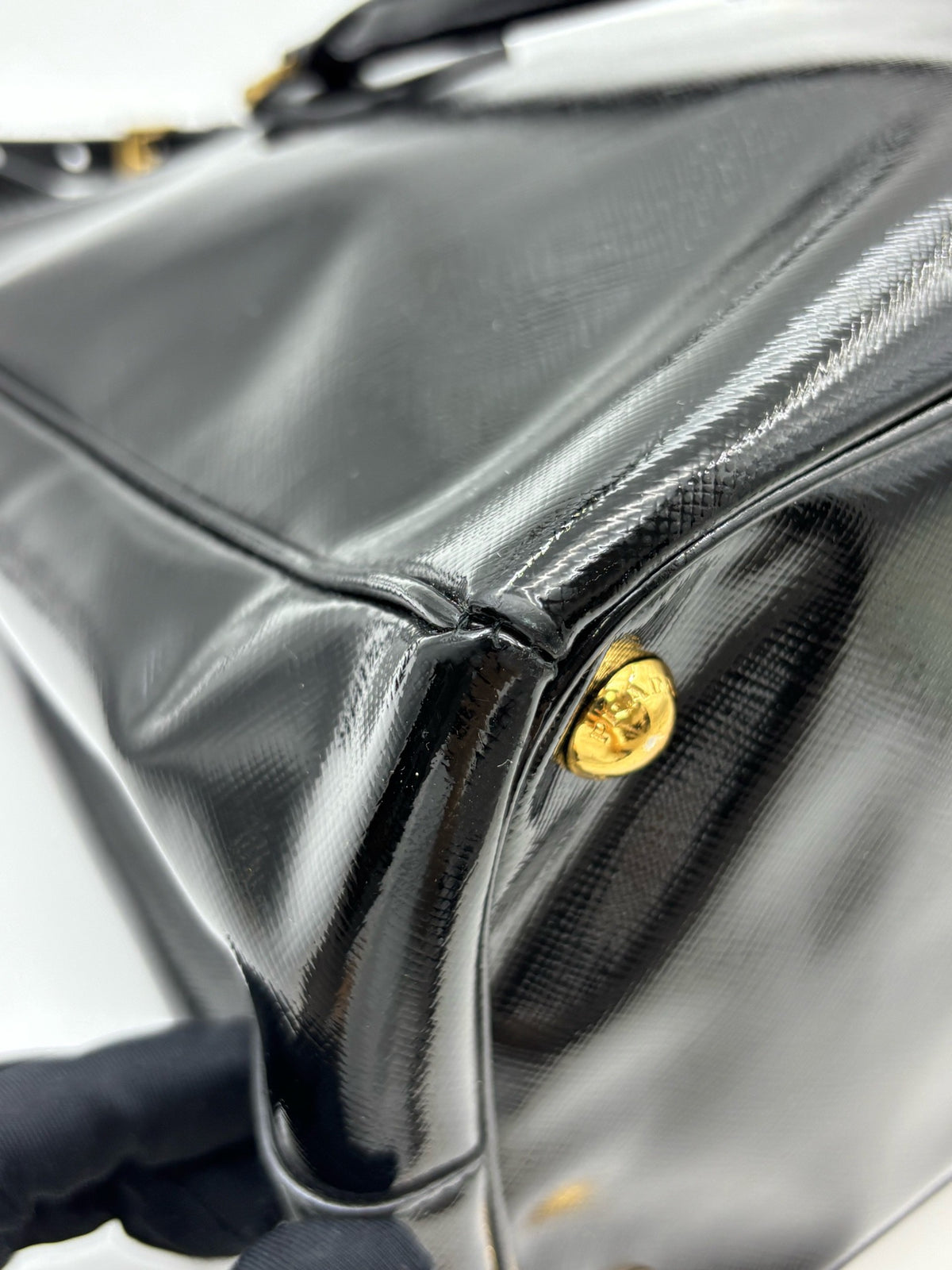 Prada - Galleria Saffiano - Patent leather - Black