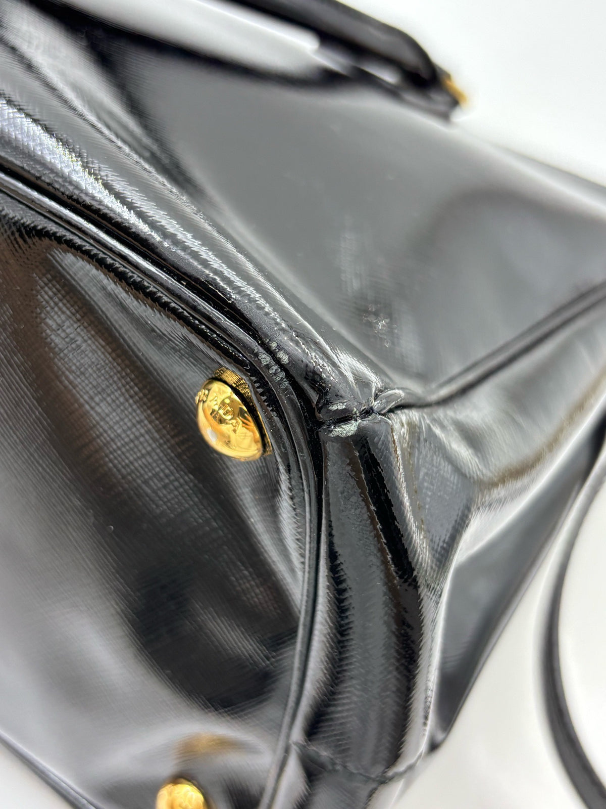 Prada - Galleria Saffiano - Patent leather - Black