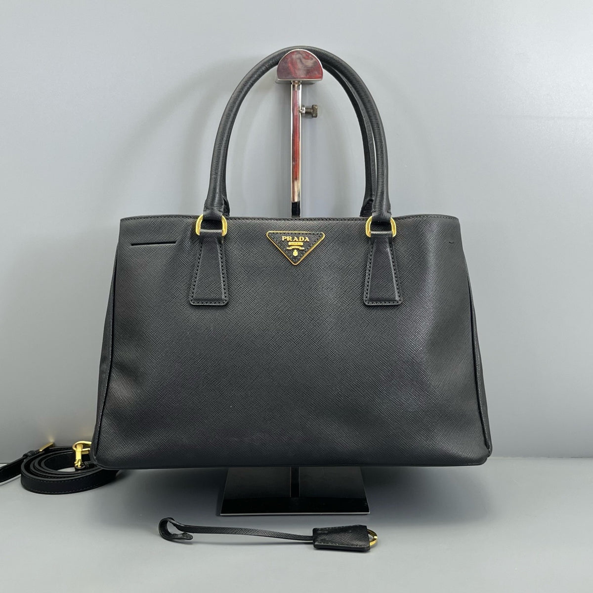 Prada - Galleria Tote - Leather - Black - (medium)
