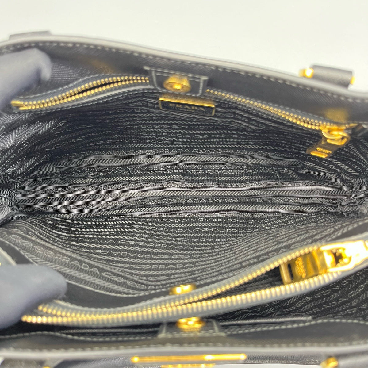 Prada - Galleria Tote - Leather - Black - (medium)