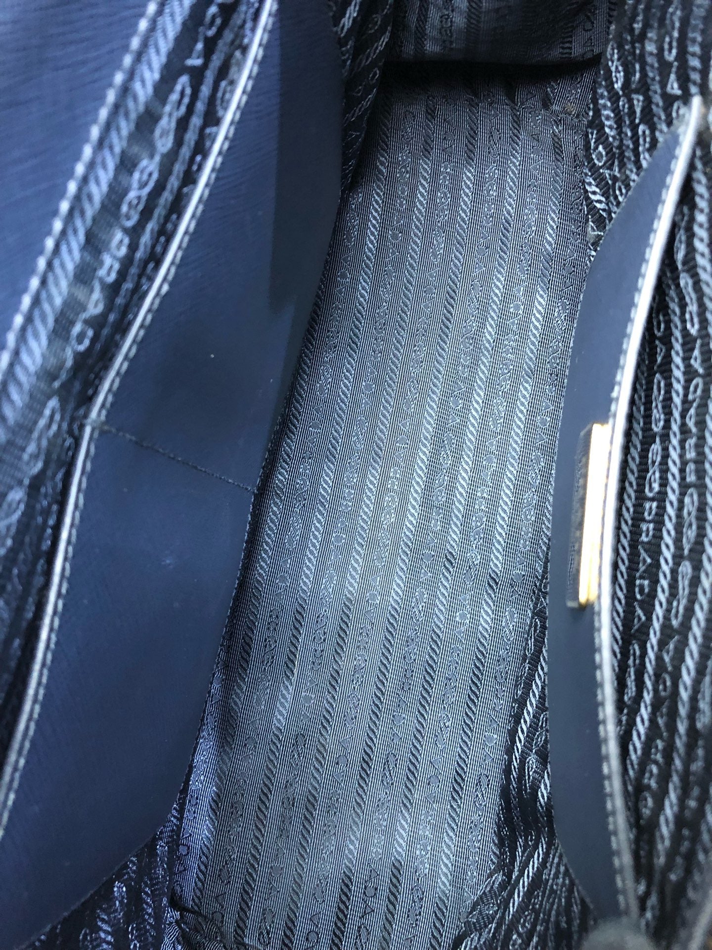 Prada - Gallerria - Leather - Blue - (medium)