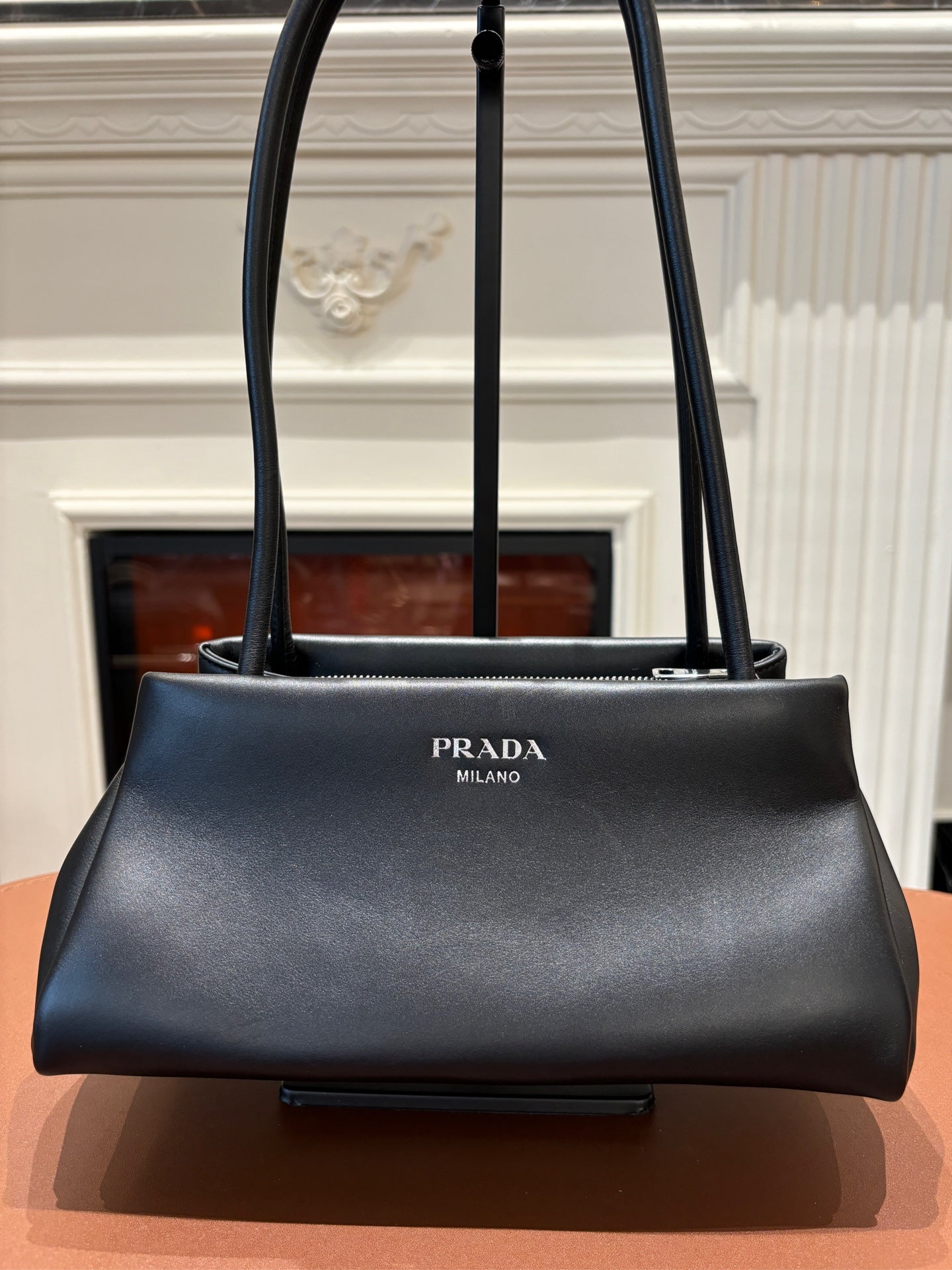 Prada - Hobo - Leather - Black - (medium)