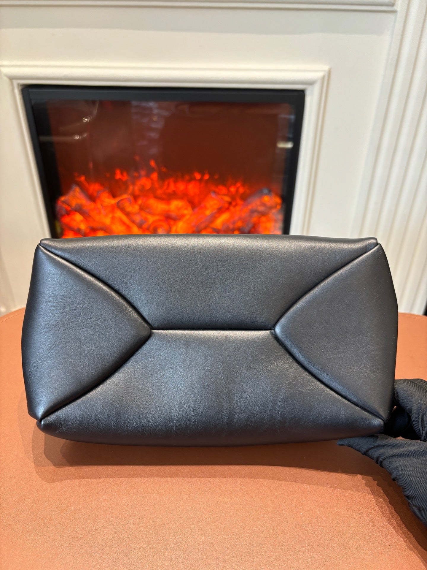 Prada - Hobo - Leather - Black - (medium)