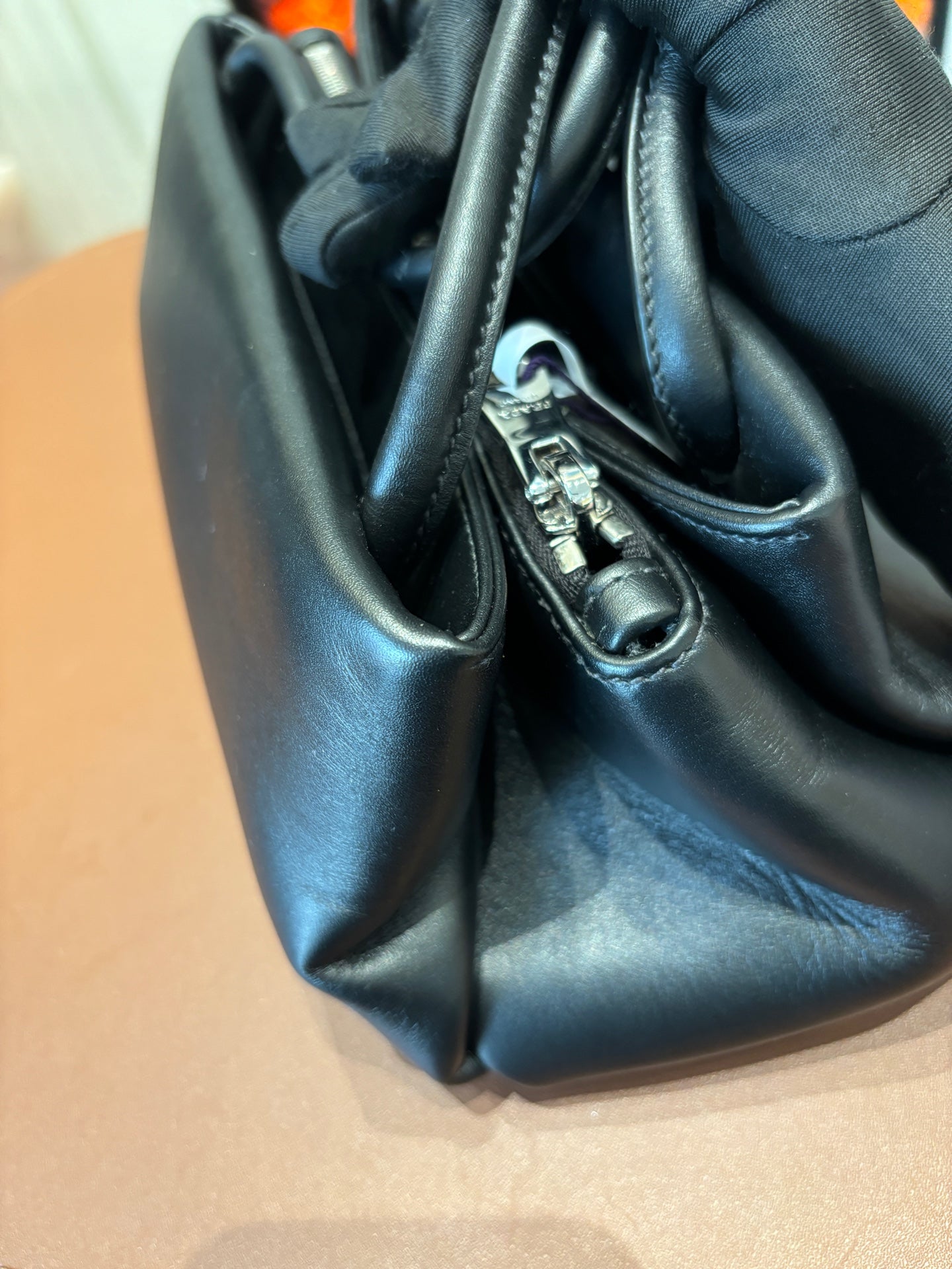 Prada - Hobo - Leather - Black - (medium)