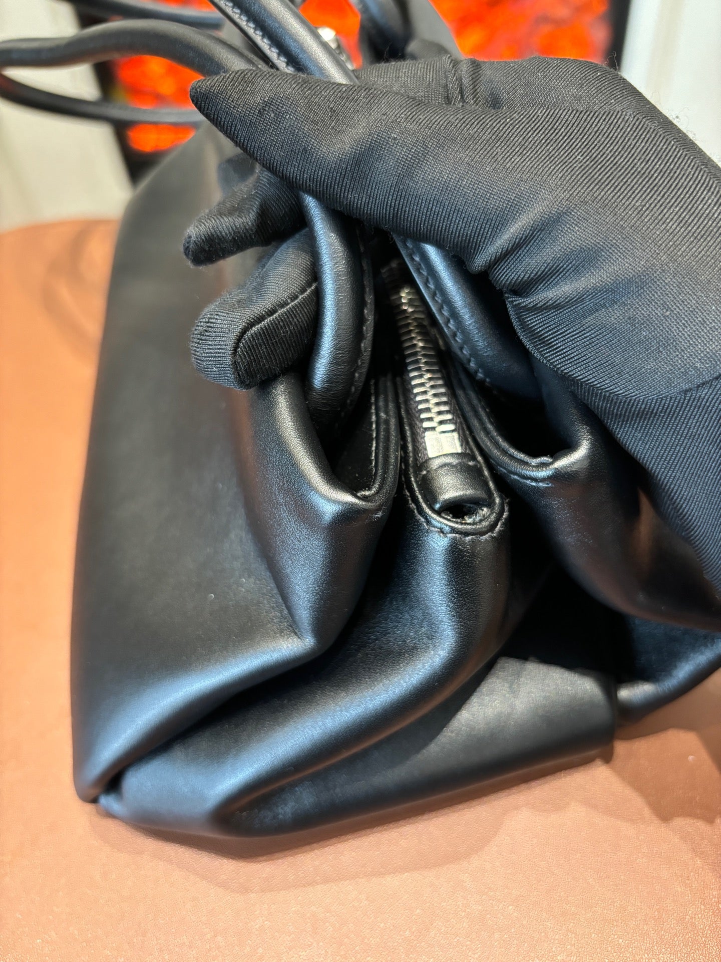 Prada - Hobo - Leather - Black - (medium)
