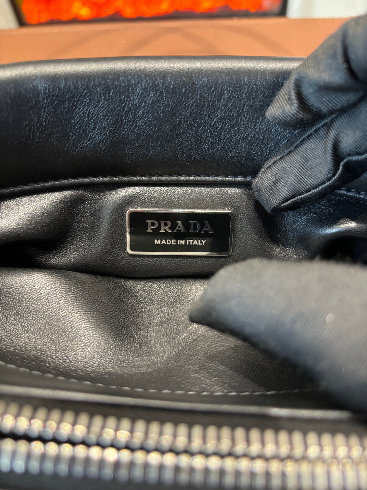 Prada - Hobo - Leather - Black - (medium)