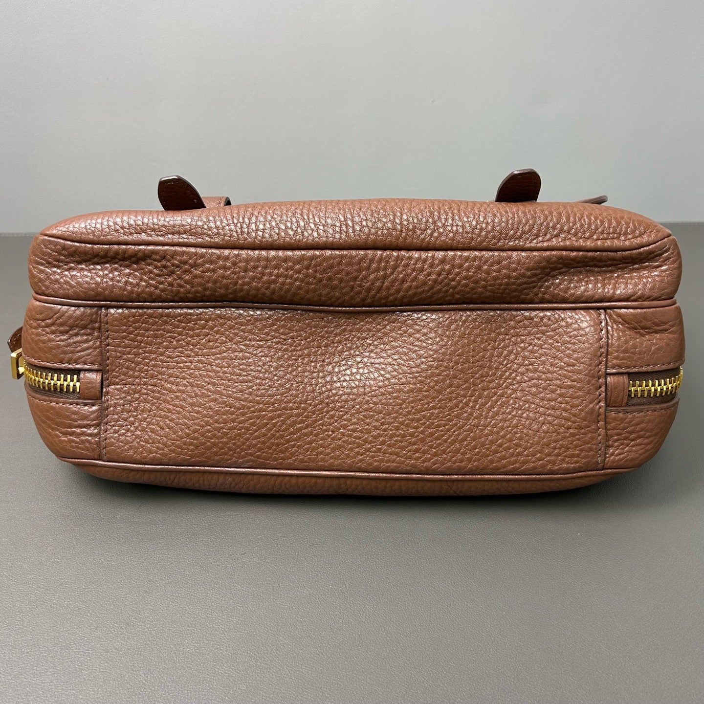 Prada - Messenger Satchel Bag - Grained leather - Brown - (Medium)