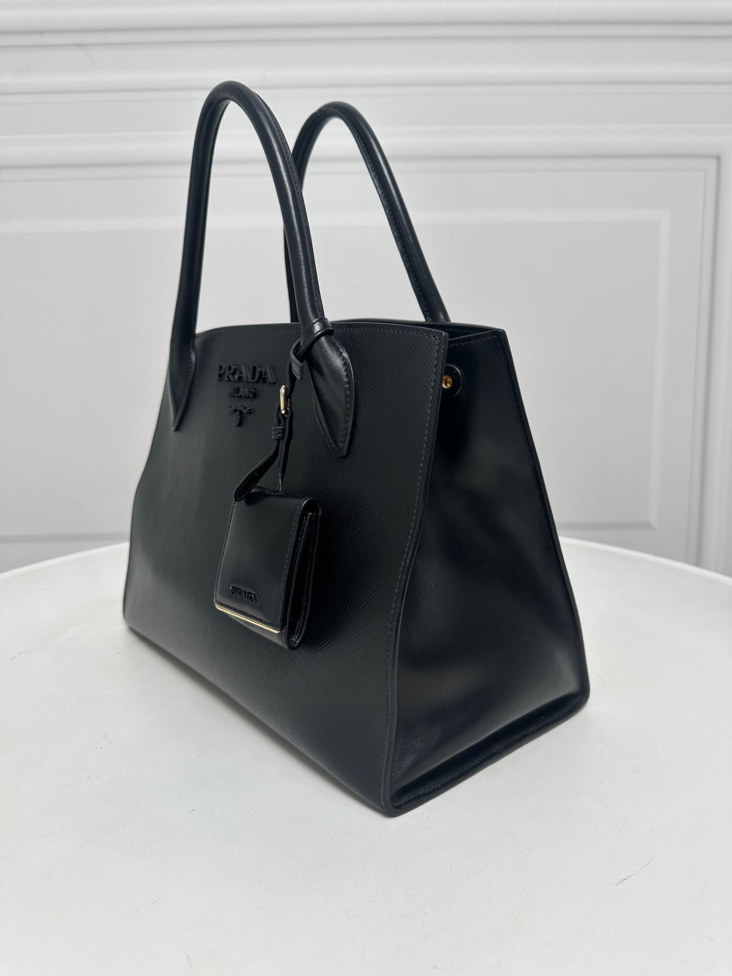 Prada - Monochrome - Leather - Black - (medium)