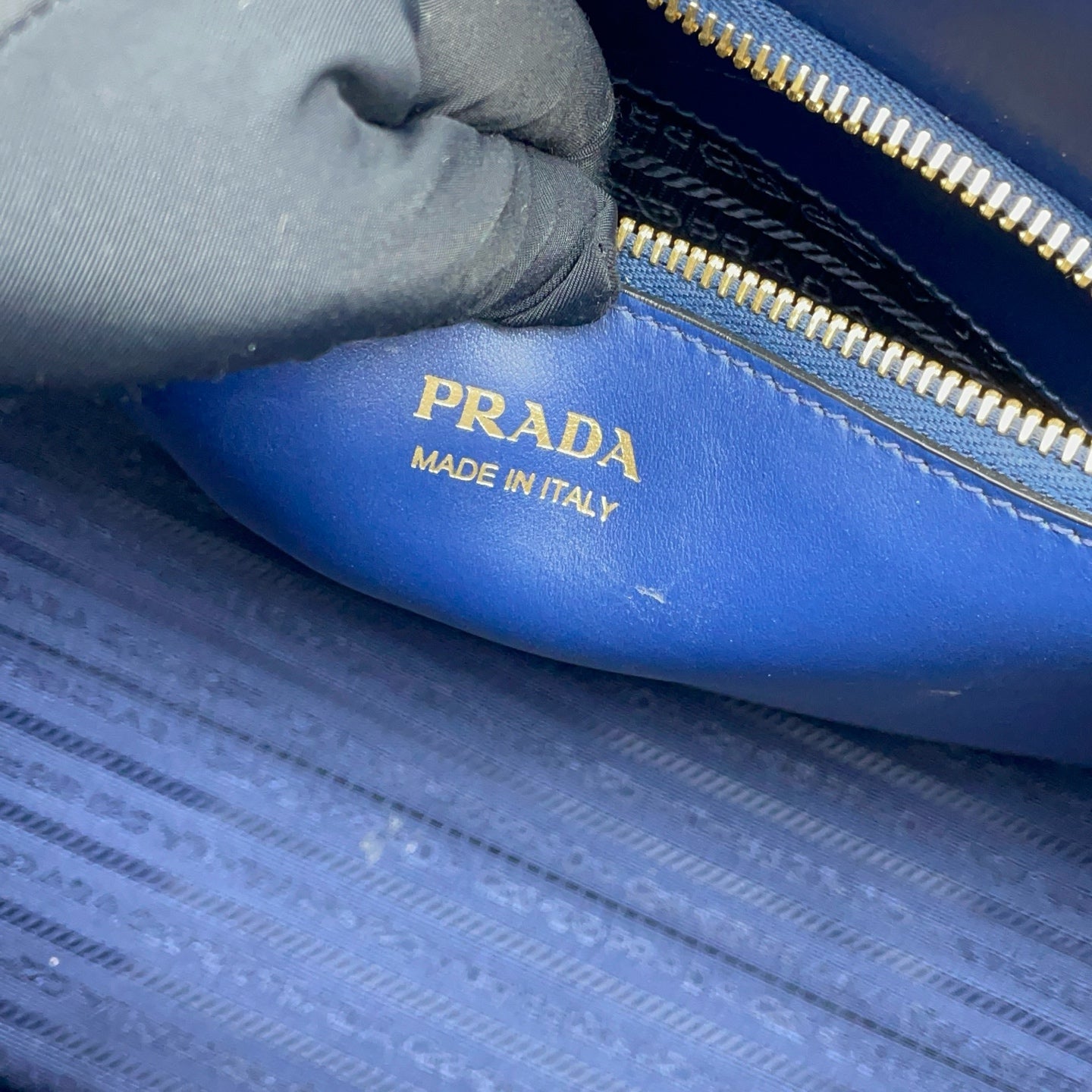 Prada - Monochrome - Leather - Blue - (Medium)