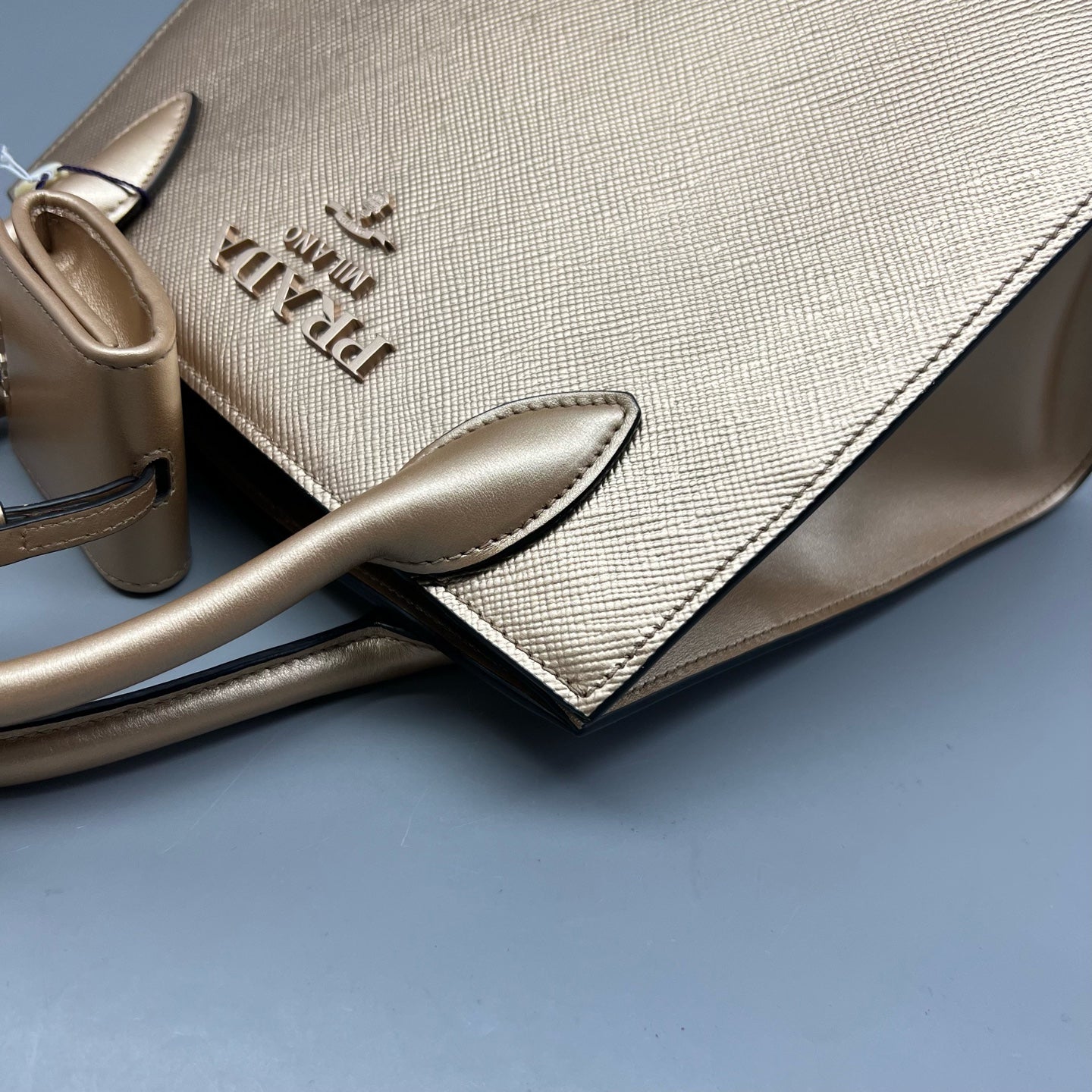 Prada - Monochrome - Leather - Gold - (medium)
