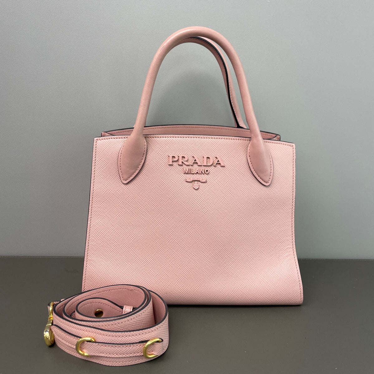 Prada - Monochrome leather handbag - Pink - (medium)