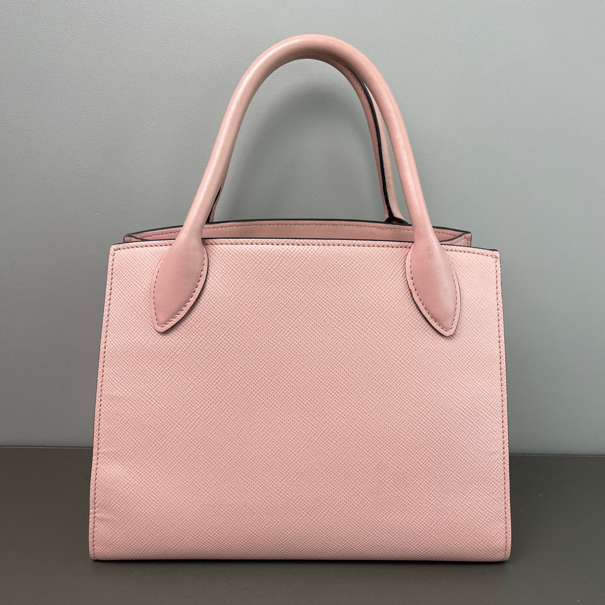 Prada - Monochrome leather handbag - Pink - (medium)
