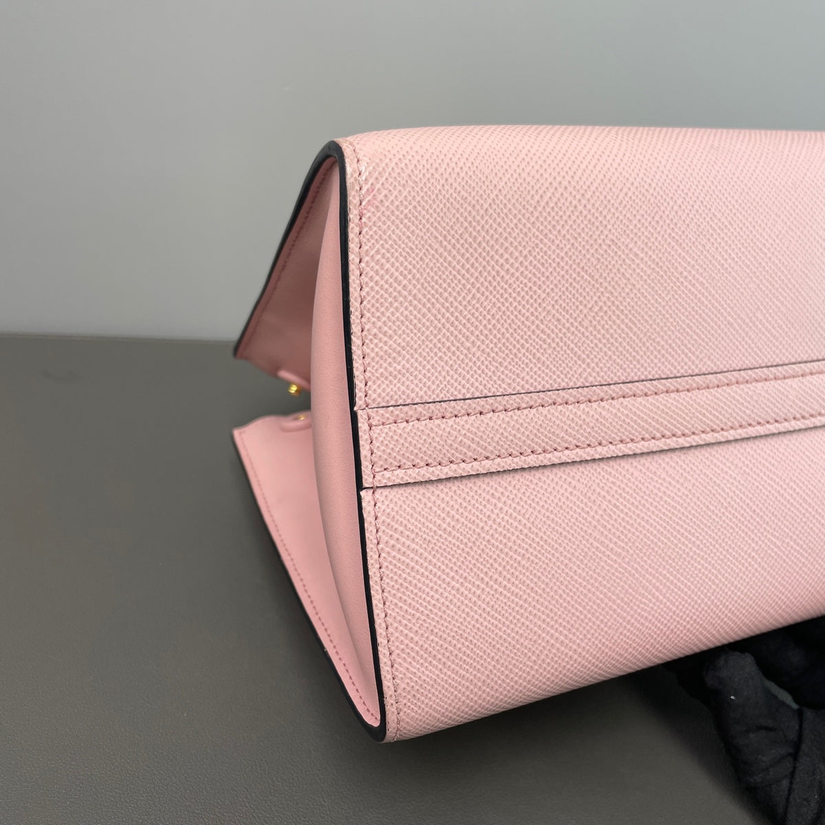 Prada - Monochrome leather handbag - Pink - (medium)