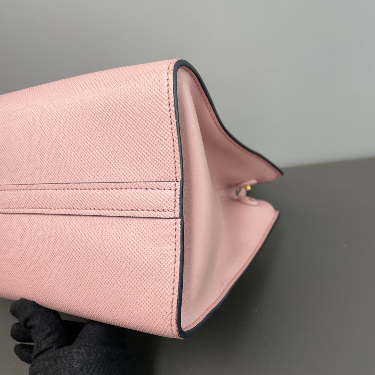 Prada - Monochrome leather handbag - Pink - (medium)